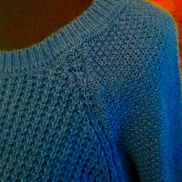 NEW! SO Sweater - Picture 3 of 7
